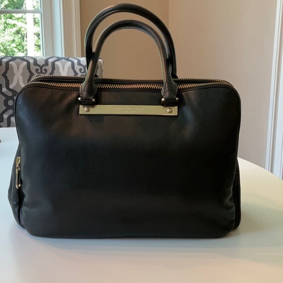 Marc Jacobs black purse with gold fittings.  Hardly used in great condition - Picture 1 of 7